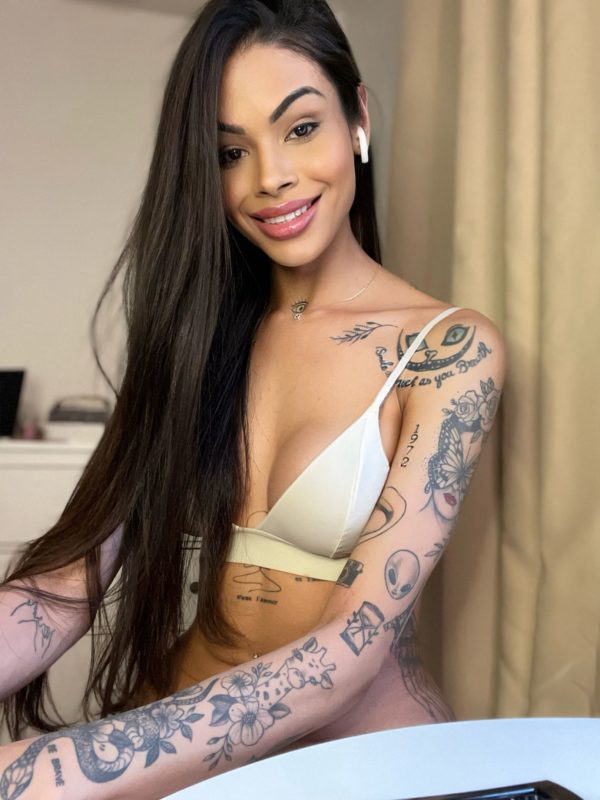 Lívia de Castro 51