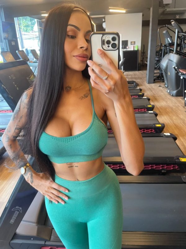 Lívia de Castro 29