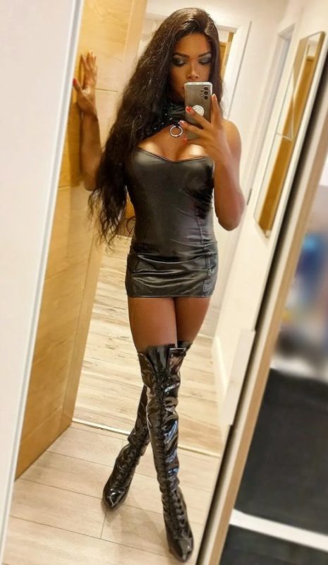 Karolina Bombom 4