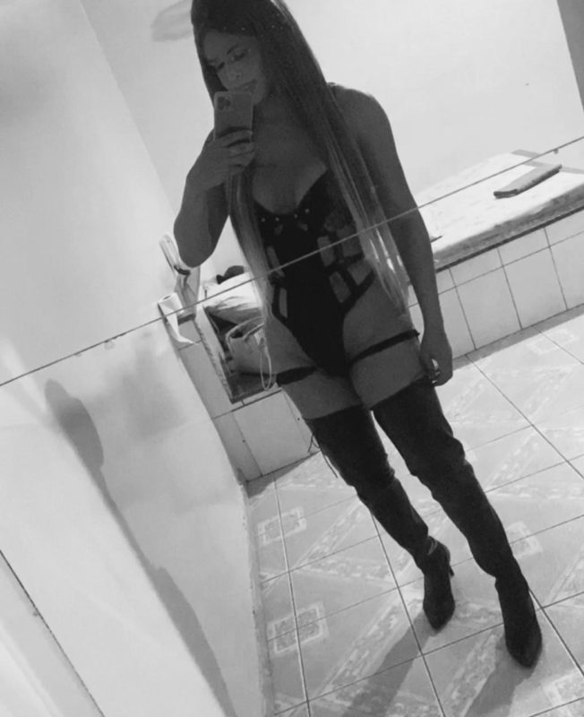 Monique Ferraz 42
