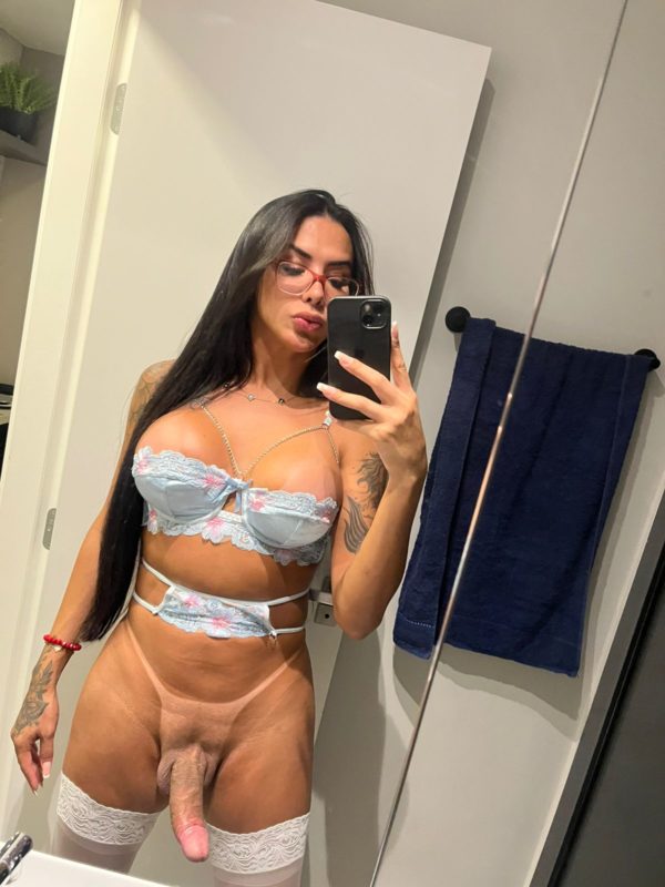 Julia Azevedo 13