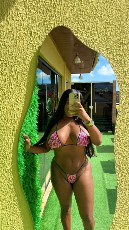 Anne Santana 25