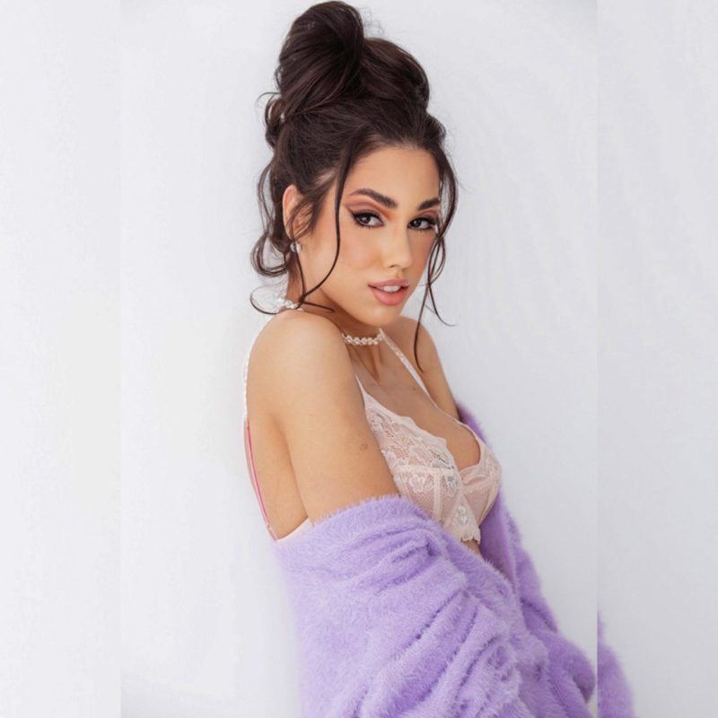 Maria Coraline 19