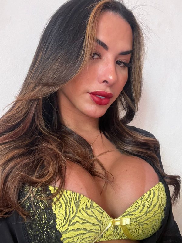 Julia Azevedo 15