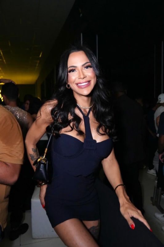 Aline Lincoln 37
