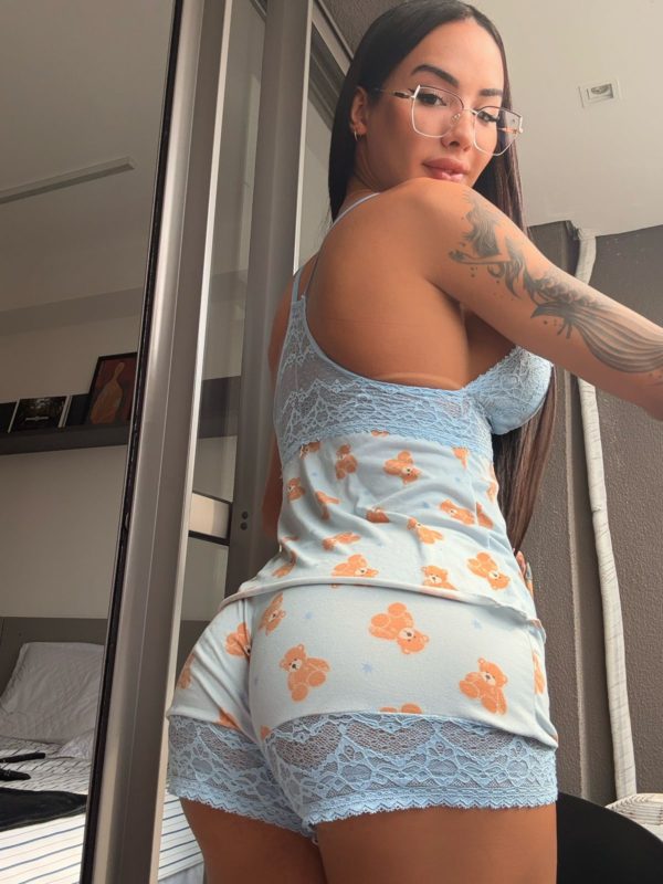 Julia Azevedo 32
