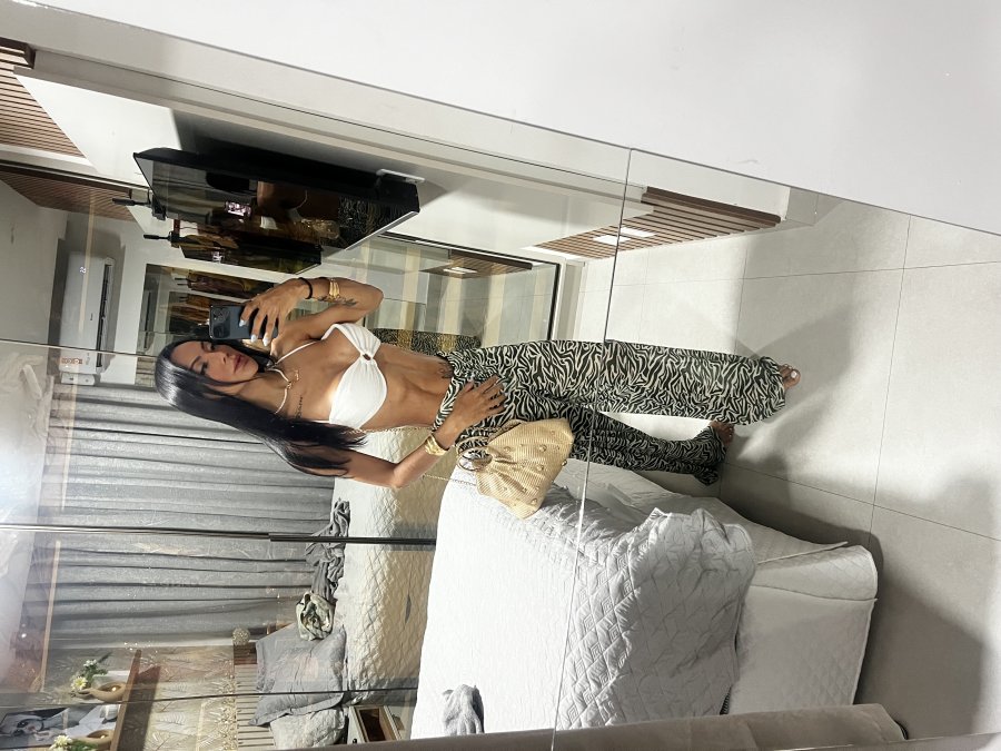 Aline Lincoln 23