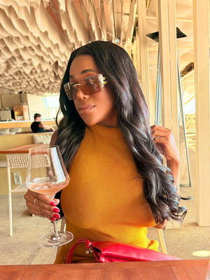 Anne Santana 25