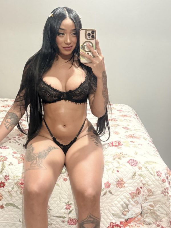 Nicolly Veiga 22