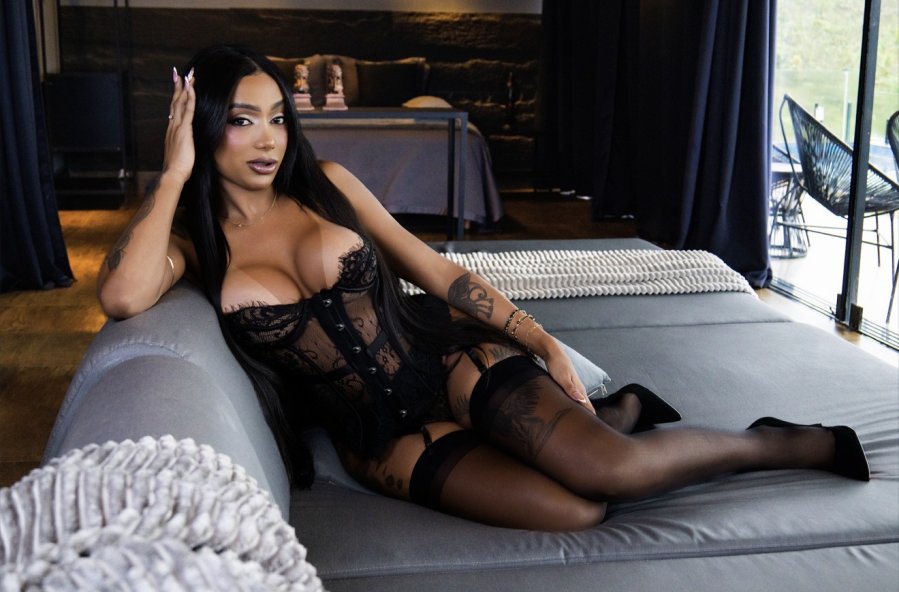 Nicolly Veiga 23