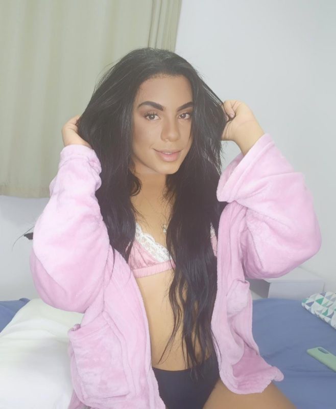 Amanda Ribeiro 16