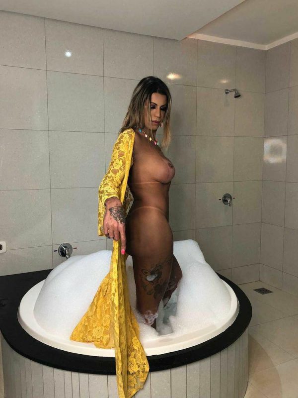 Lorena Soares 18