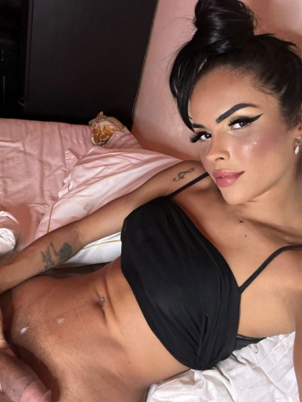 Nicole Velmont 5