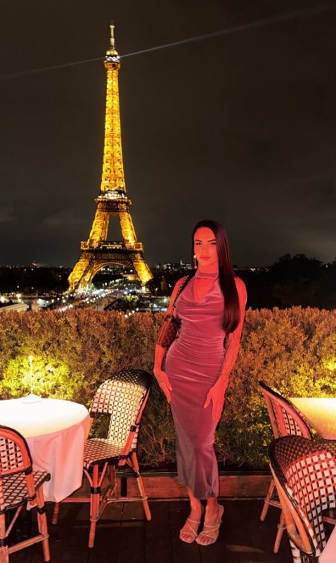 Nicole Velmont 7