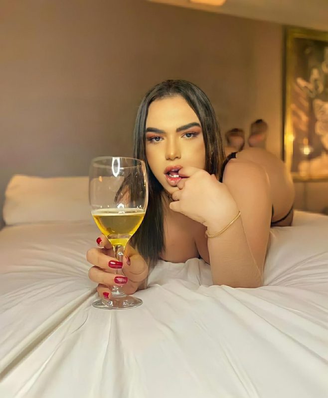 Larissa Gomes 24