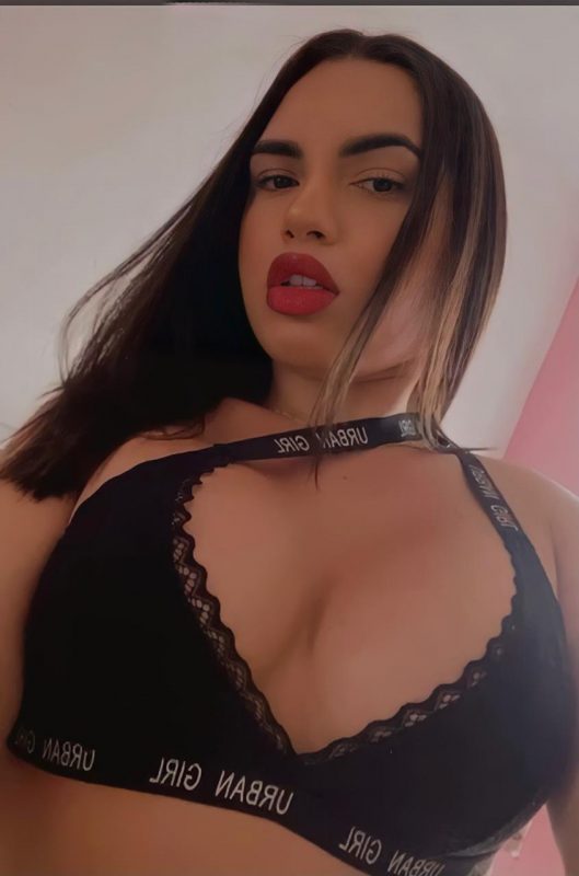 Larissa Gomes 56