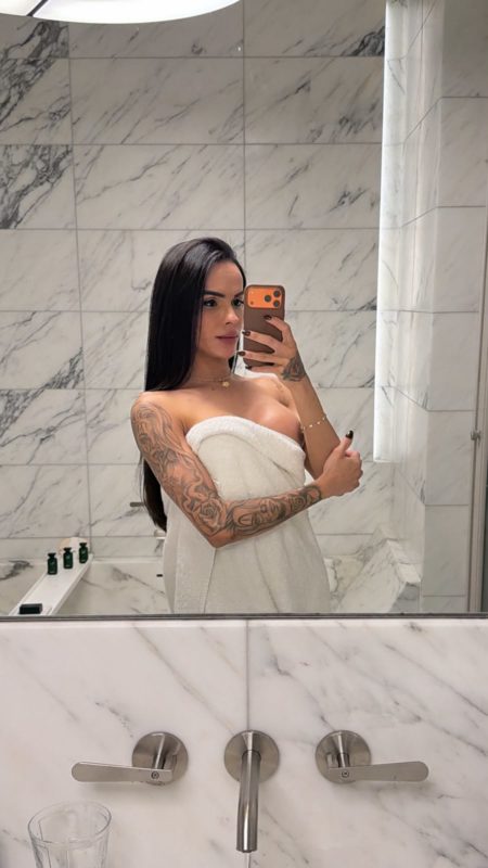 Nicole Velmont 30
