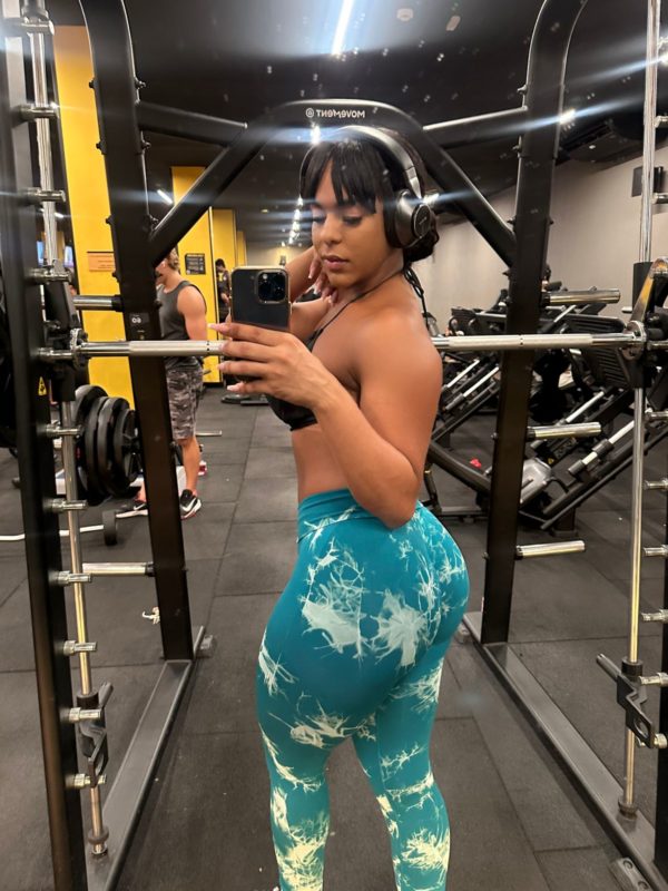 Mirela Lemos 79