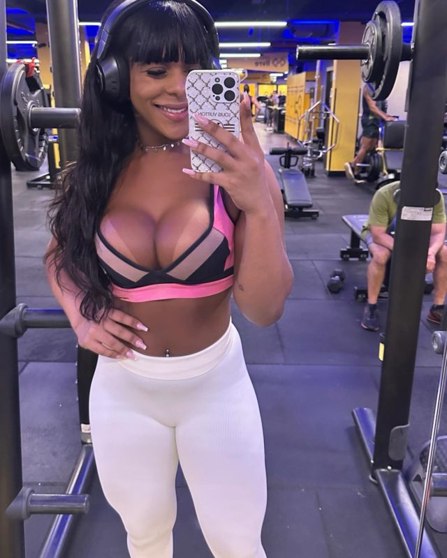 Mirela Lemos 89