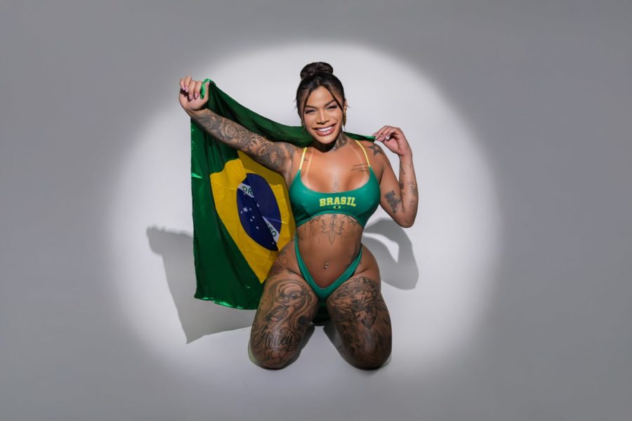 Joyce Lira 25