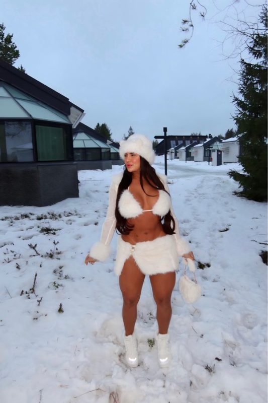 Larissa Kemylli 42