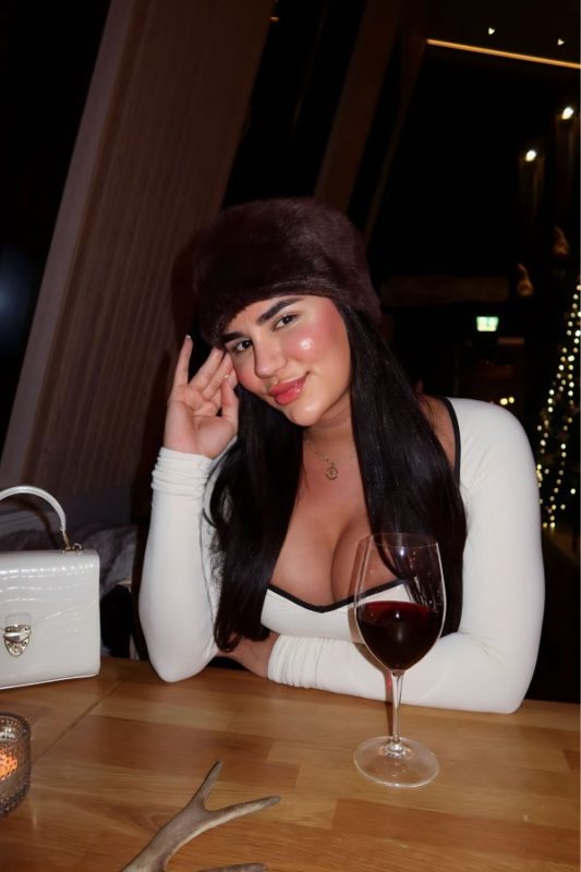 Larissa Kemylli 32