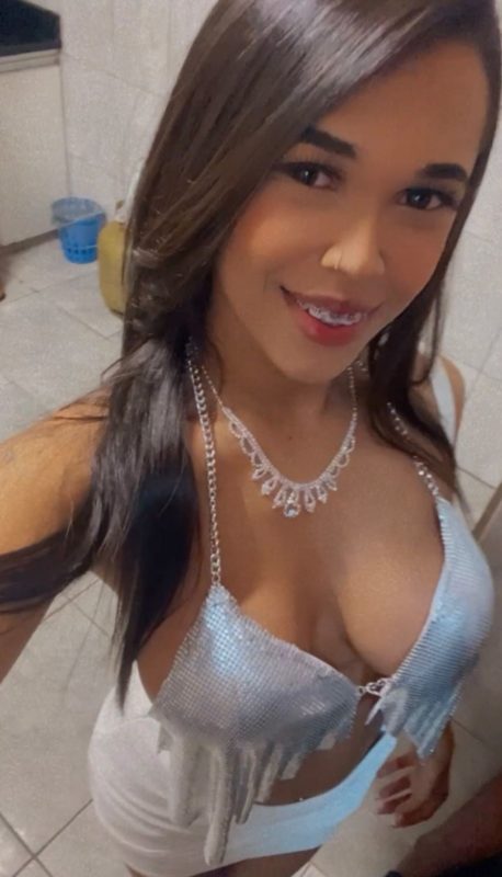 Karollinne Índia 40