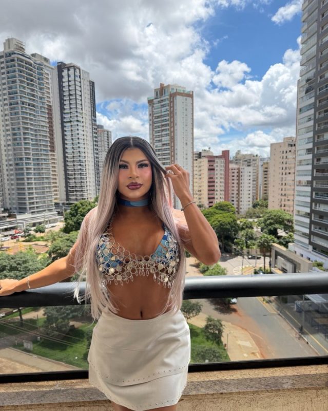 Larissa Campos 16