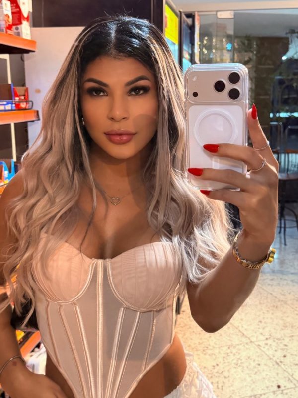 Larissa Campos 9