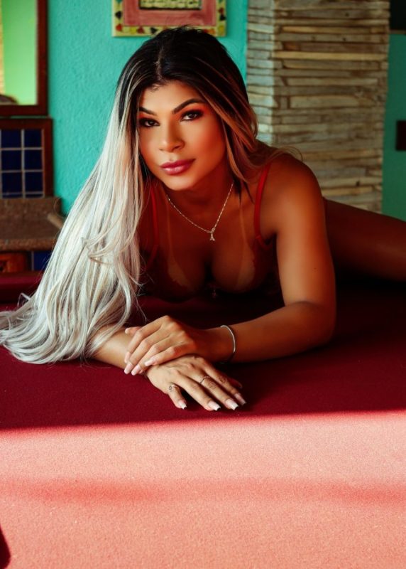 Larissa Campos 12
