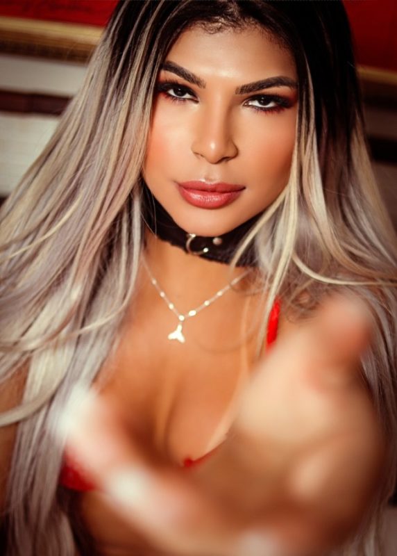 Larissa Campos 18