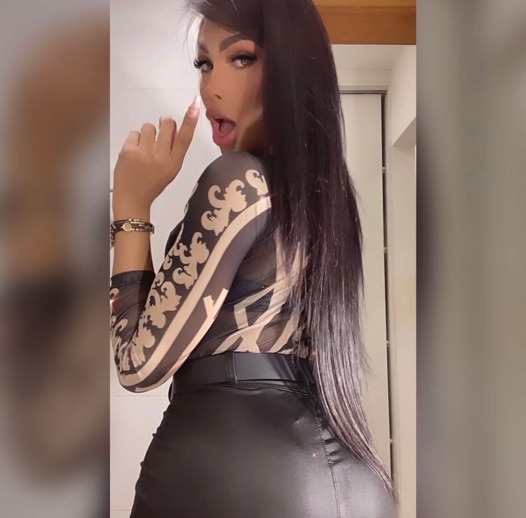 Ariella Mendonça 36