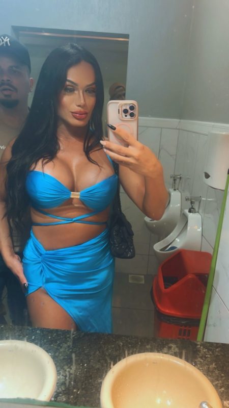 Julia Leal 3