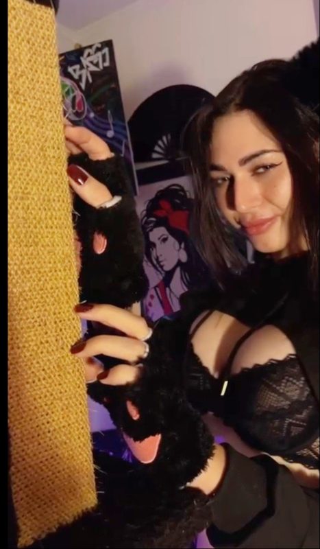 Sofia Grant 17