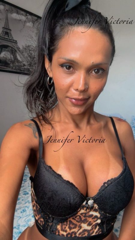 Jennifer Victoria 16