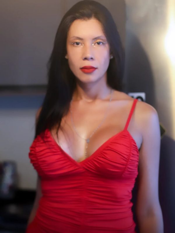 Isa Bittencourt 33