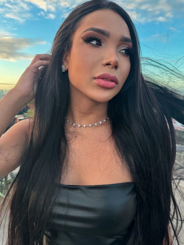 Larissa Beatrice 30