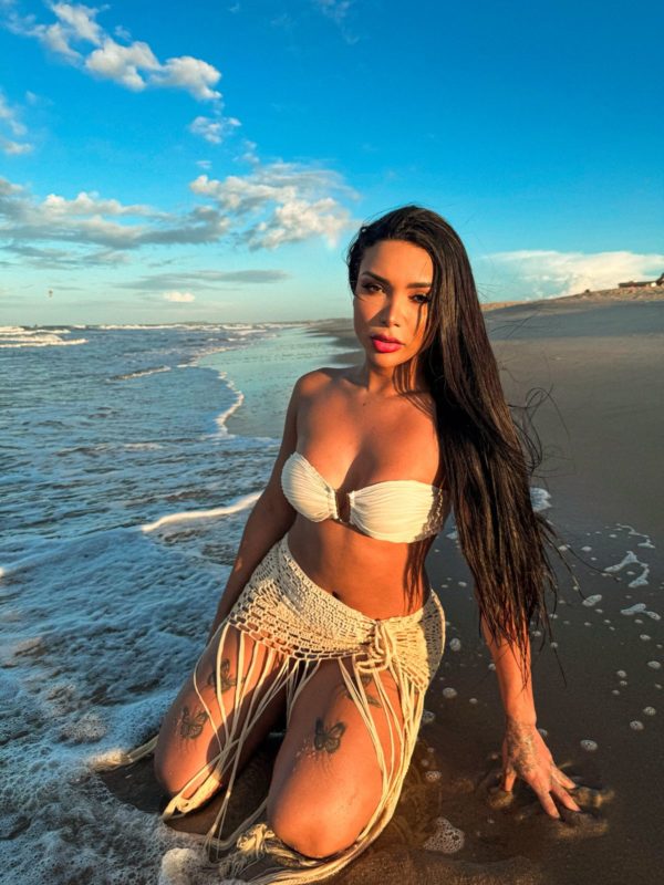 Larissa Beatrice 20