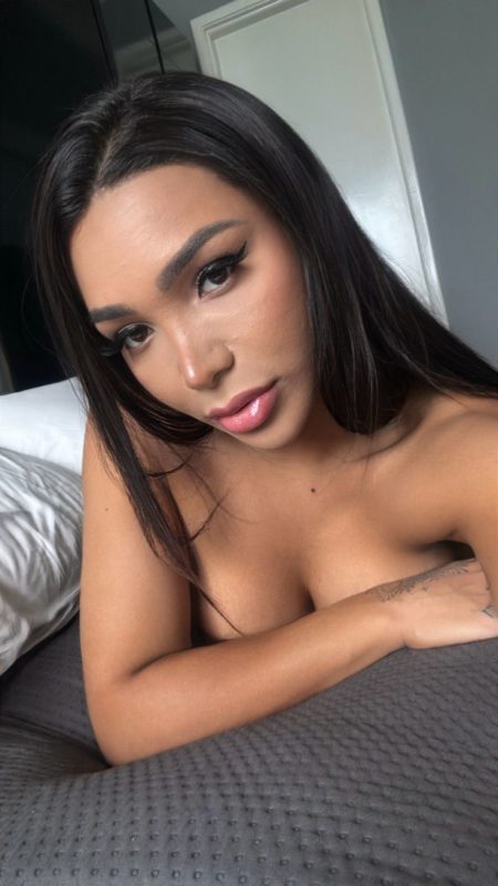 Larissa Beatrice 24