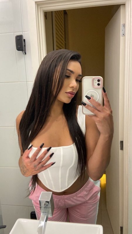 Larissa Beatrice 26