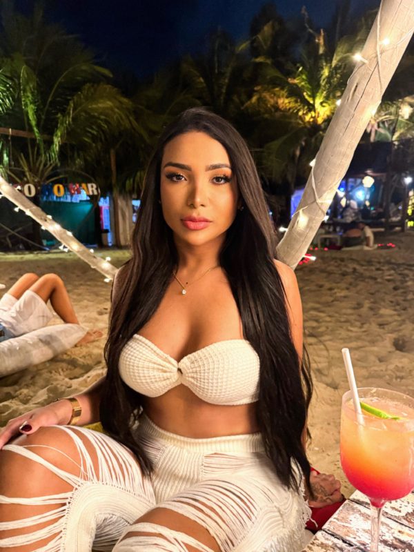 Larissa Beatrice 15