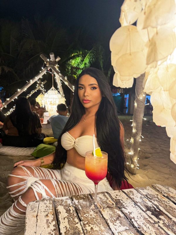 Larissa Beatrice 29