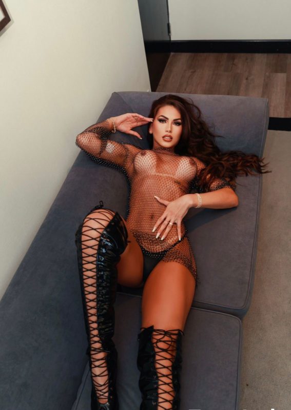 Aline Mello 13