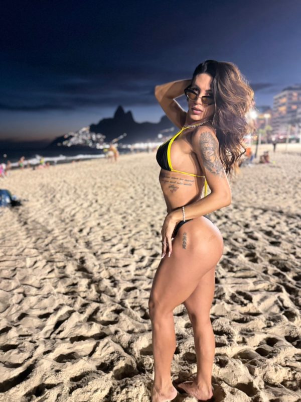 Aline Mello 10