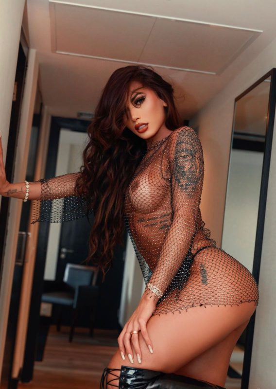 Aline Mello 11