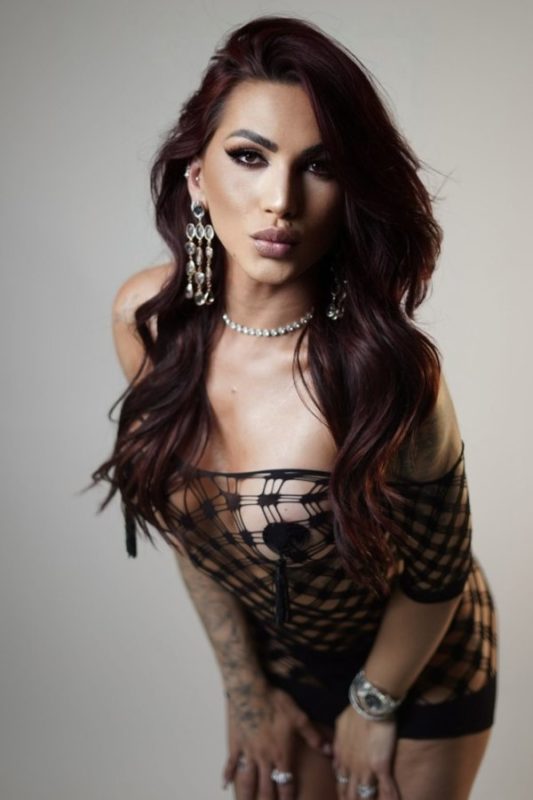 Aline Mello 26