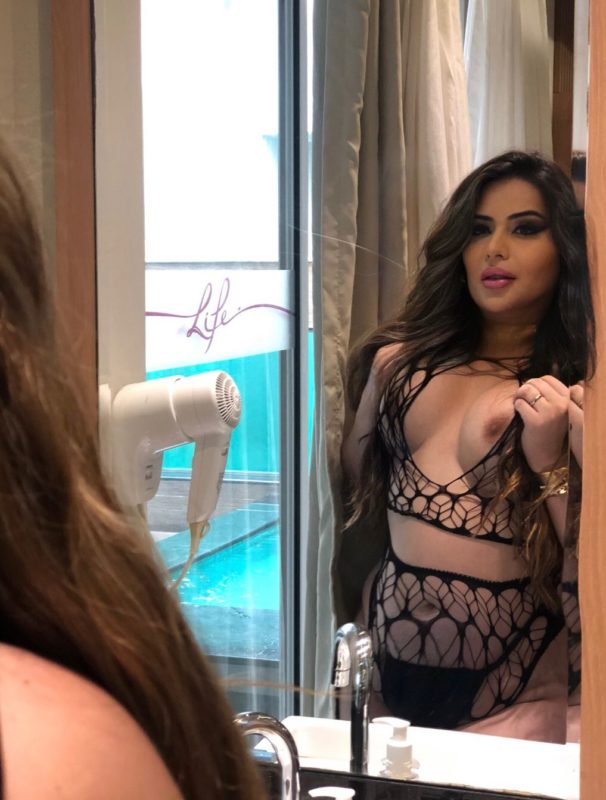 Julianny Ferrari 4