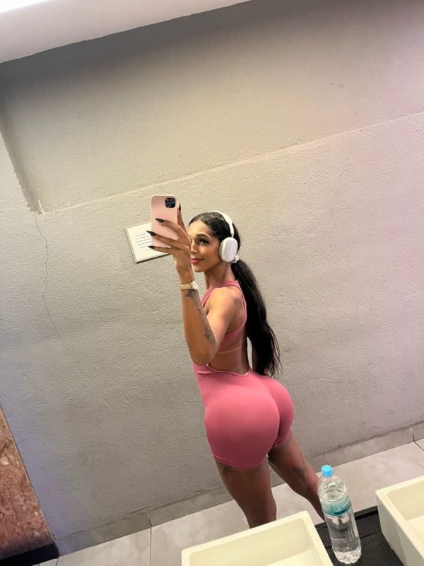 Manoela Ferrari 24