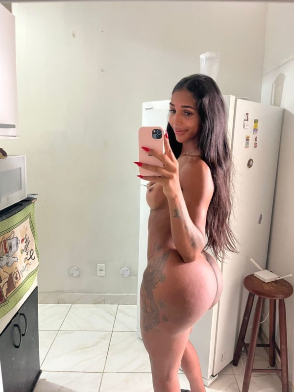 Manoela Ferrari 30