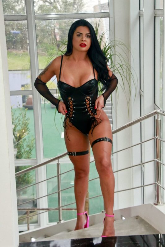 Julia Calizario 22